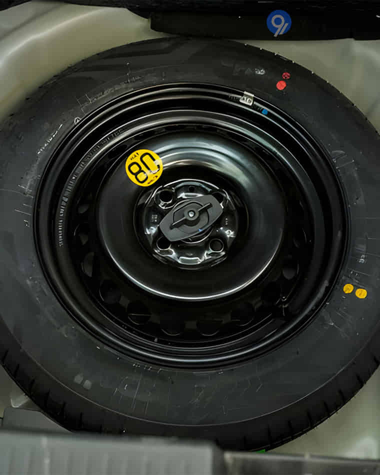 Bootspace & Utility - 3 Bootspace & Utility - 3