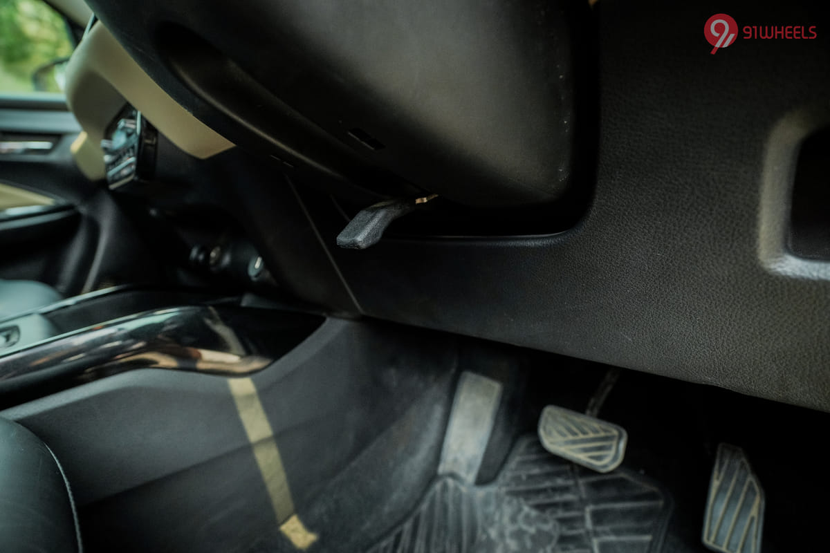 Toyota Glanza Steering Adjustment Lever/Controller Toyota Glanza Steering Adjustment Lever/Controller