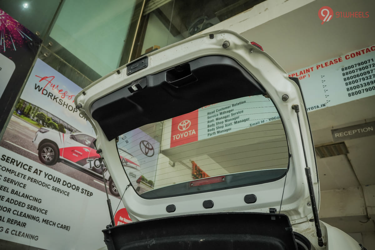 Toyota Glanza Open Boot/Trunk Toyota Glanza Open Boot/Trunk