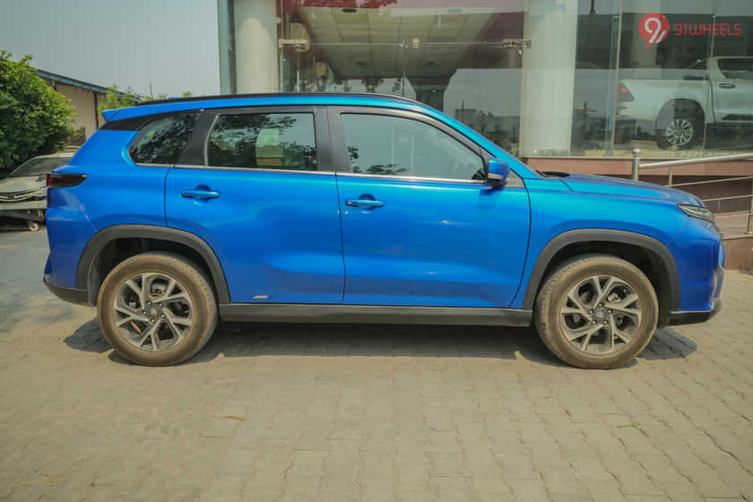 Toyota Urban Cruiser HyRyder Right Side View Toyota Urban Cruiser HyRyder Right Side View