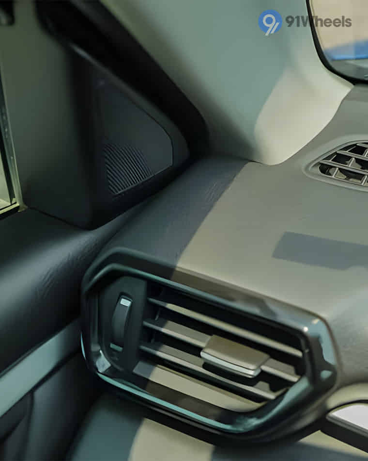 Dashboard & Front Cabin - 3 Dashboard & Front Cabin - 3