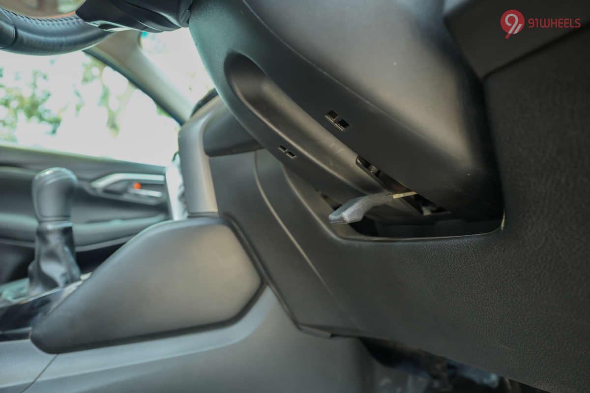 Toyota Urban Cruiser HyRyder Steering Adjustment Lever/Controller