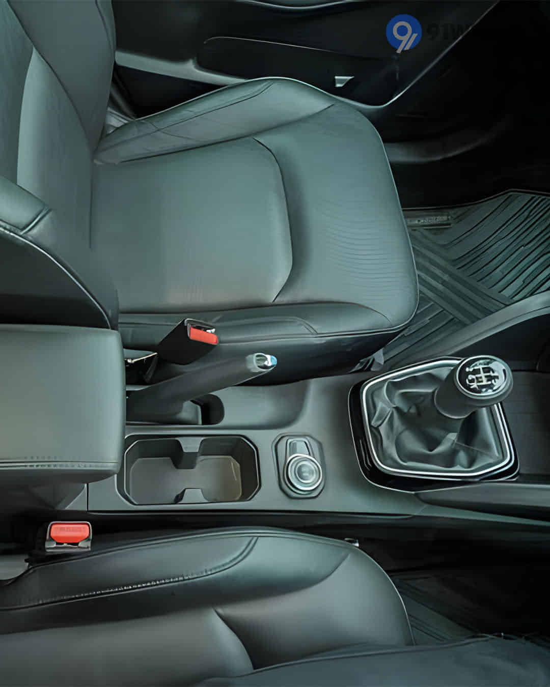 Front Centre Arm Rest Storage Front Centre Arm Rest Storage