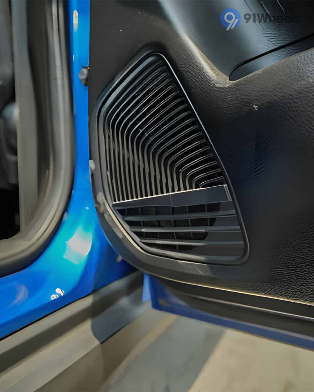 Front Speakers Front Speakers