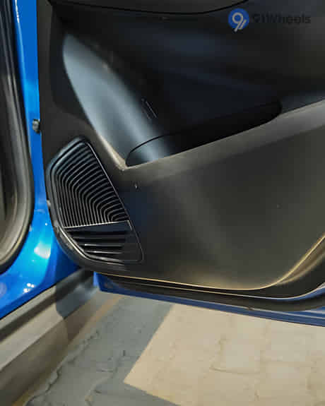 Urban Cruiser HyRyder Rear Speakers