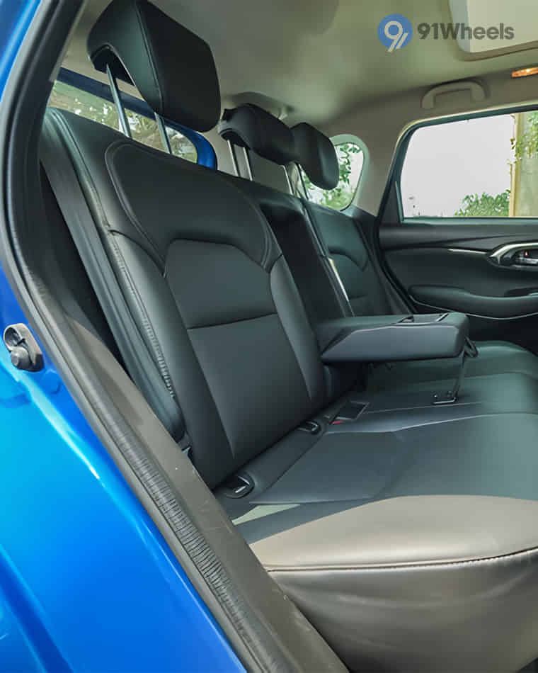 Seats & Cabin Comfort - 3 Seats & Cabin Comfort - 3