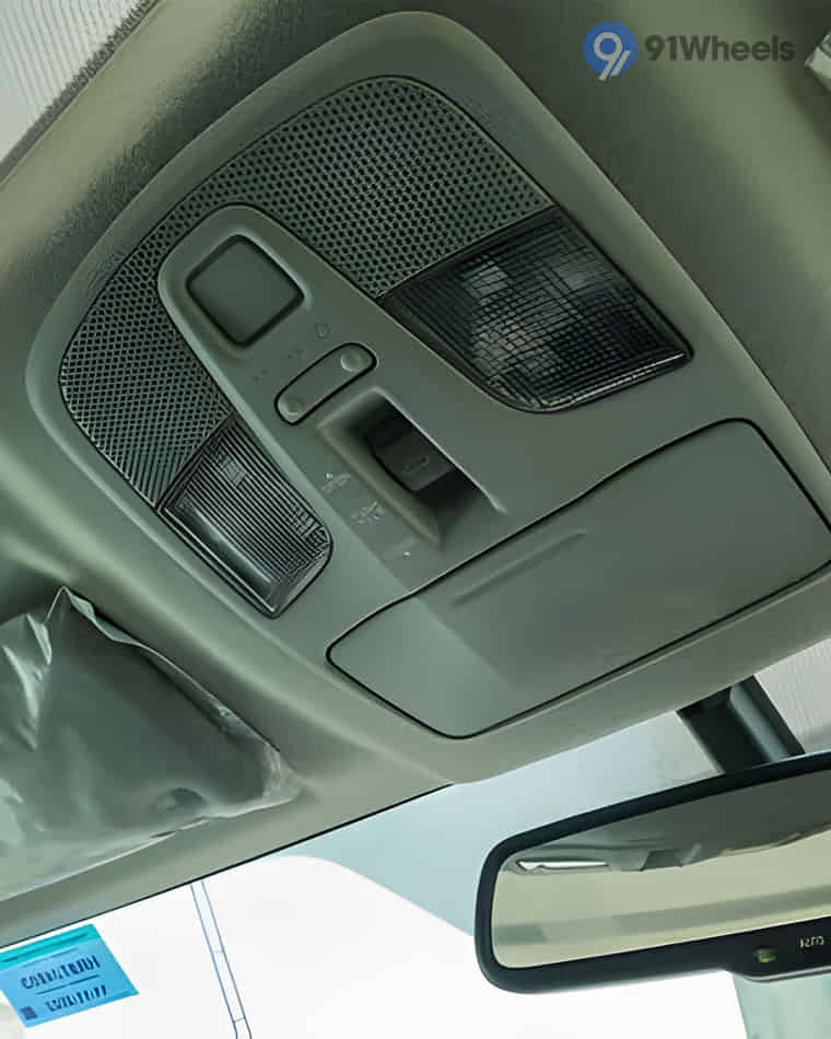 Infotainment & Charging - 4 Infotainment & Charging - 4