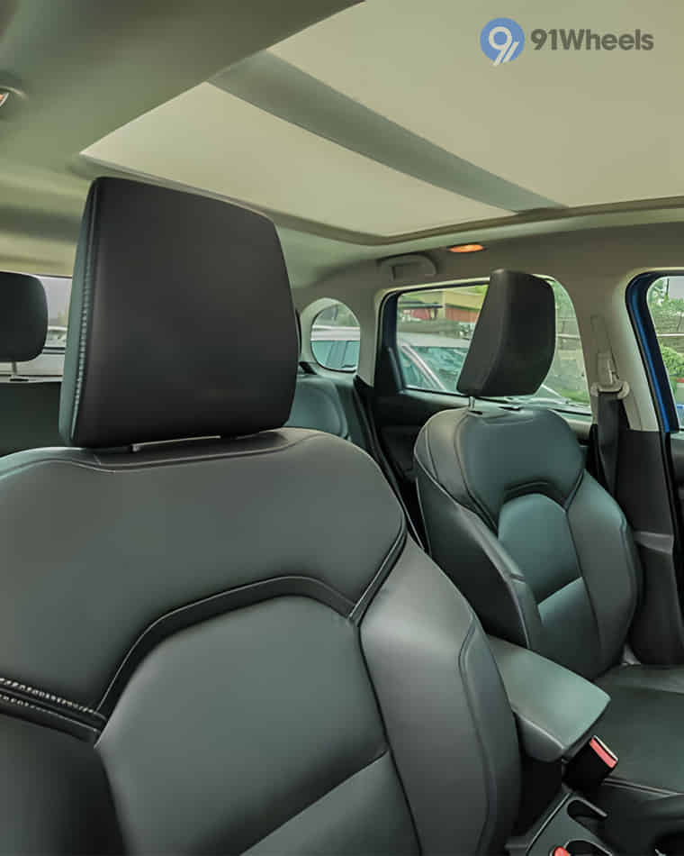 Seats & Cabin Comfort - 4 Seats & Cabin Comfort - 4