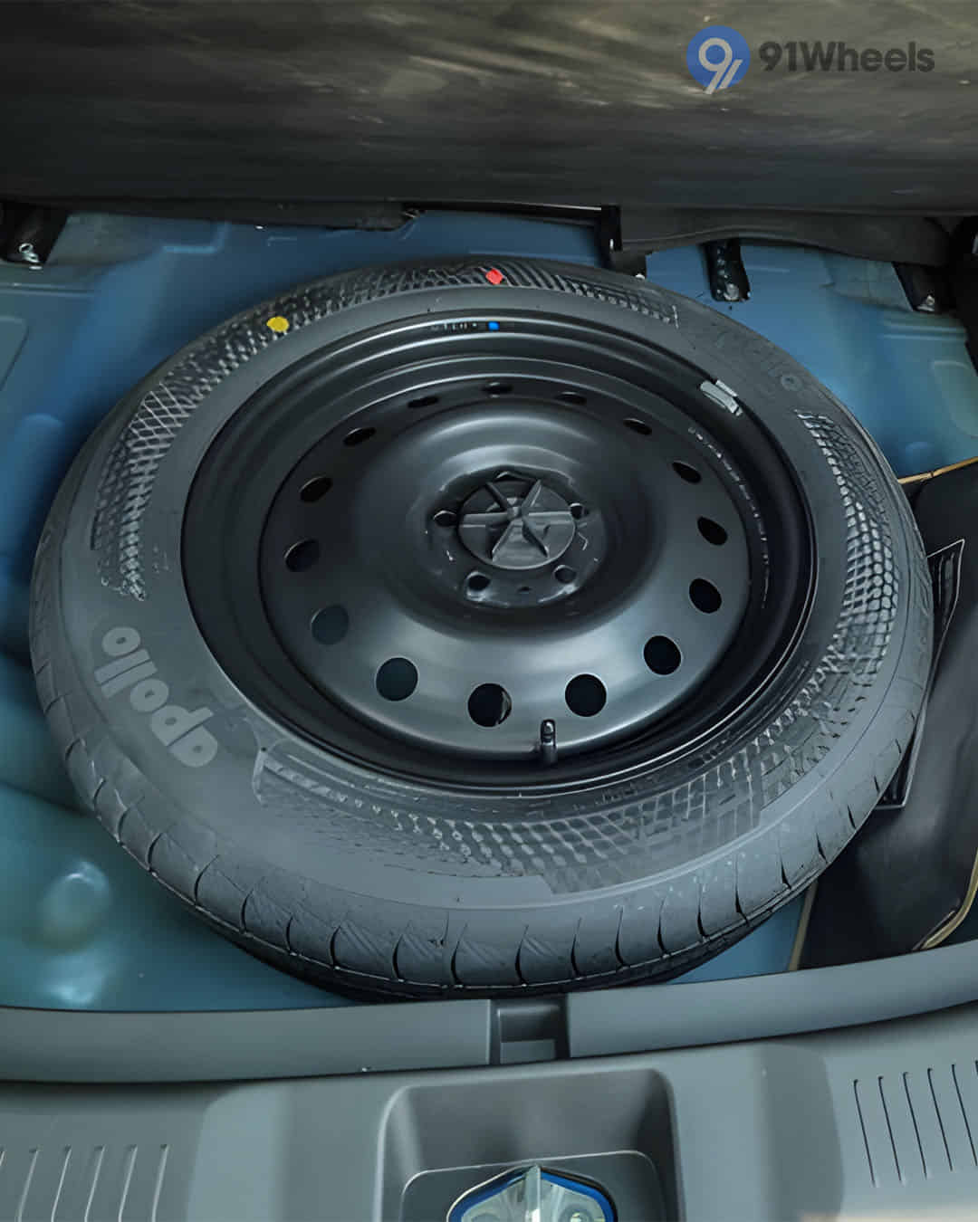 Under Boot / Spare Wheel Under Boot / Spare Wheel