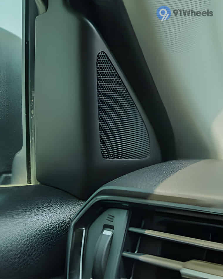 Infotainment & Charging - 3 Infotainment & Charging - 3