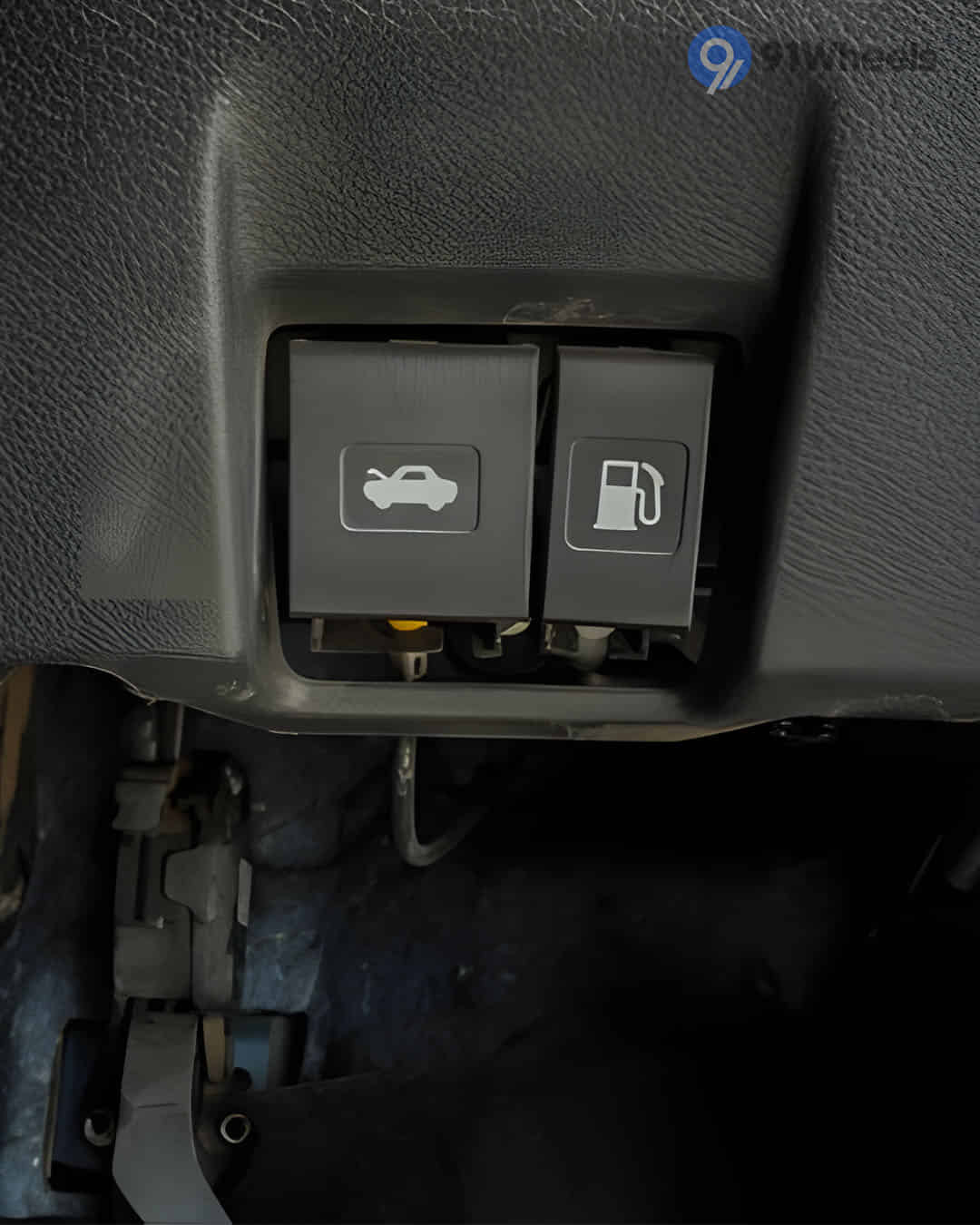 Boot Release Lever / Fuel Lid Release Lever Boot Release Lever / Fuel Lid Release Lever