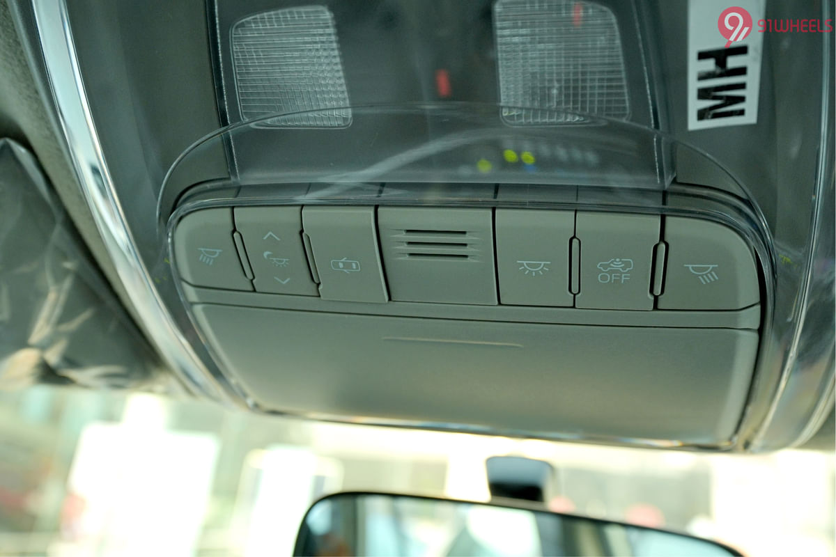 Toyota Innova Crysta Roof Mounted Controls/Sunroof & Cabin Light Controls