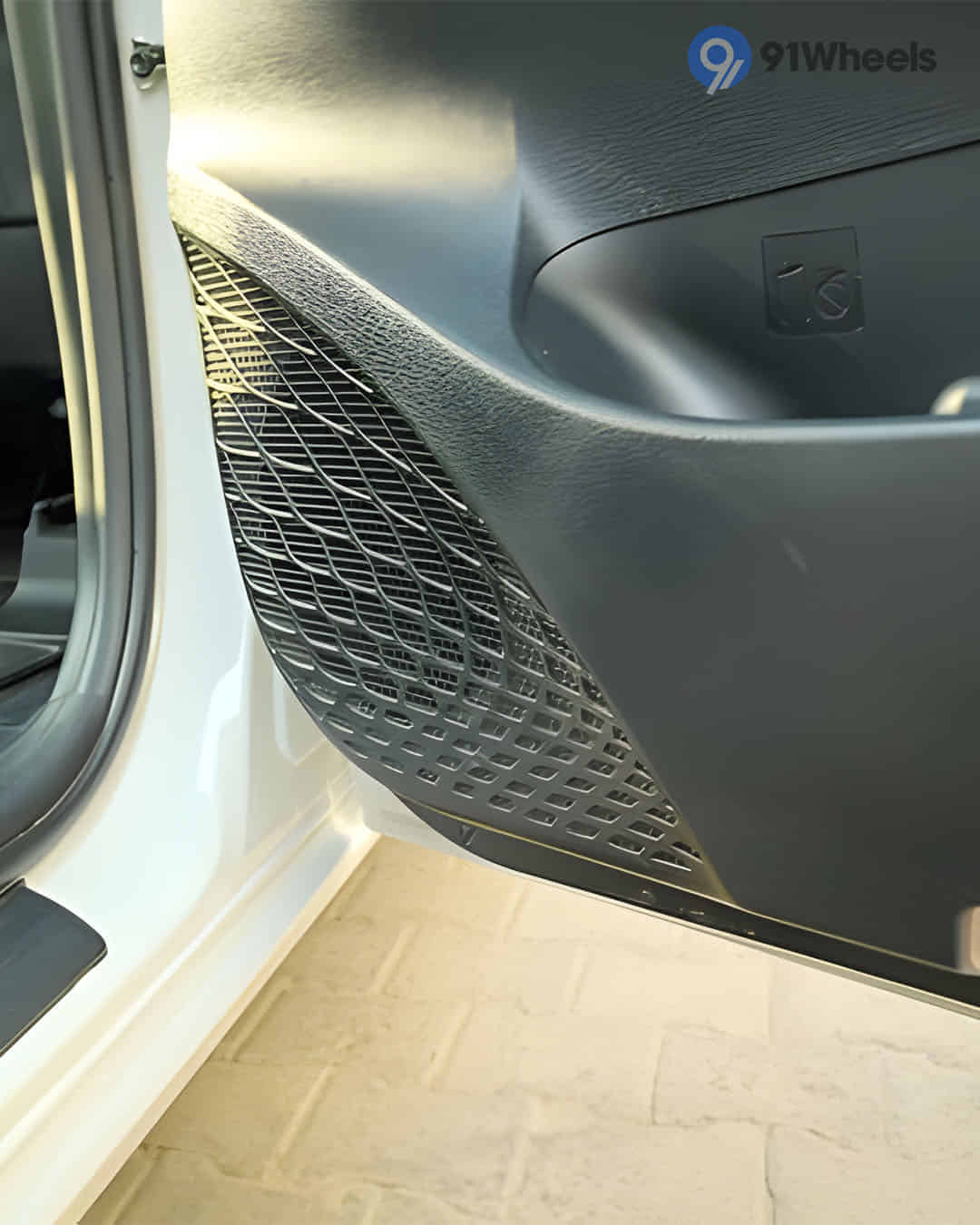 Rear Speakers Rear Speakers