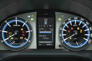 Toyota Innova Crysta Price - Images, Colours & Reviews
