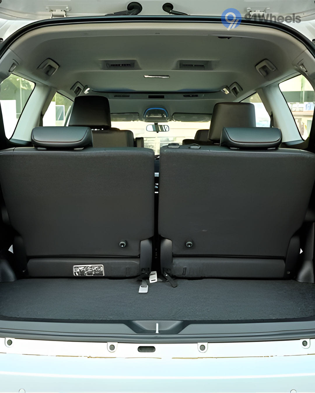 Bootspace & Utility - 1 Bootspace & Utility - 1