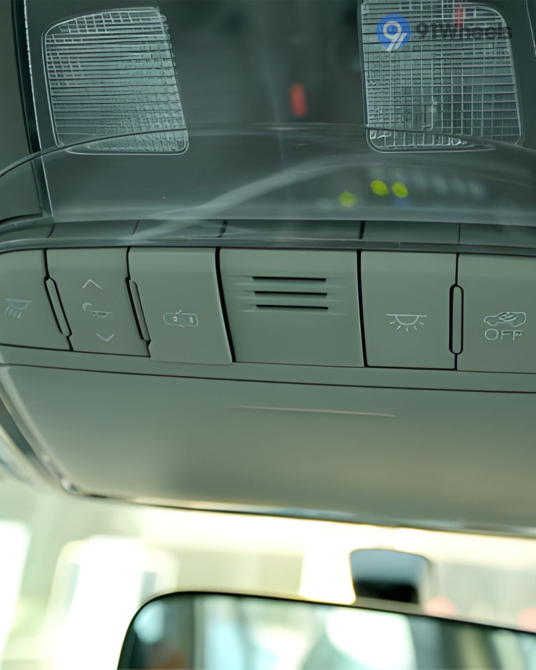 Infotainment & Charging - 3 Infotainment & Charging - 3