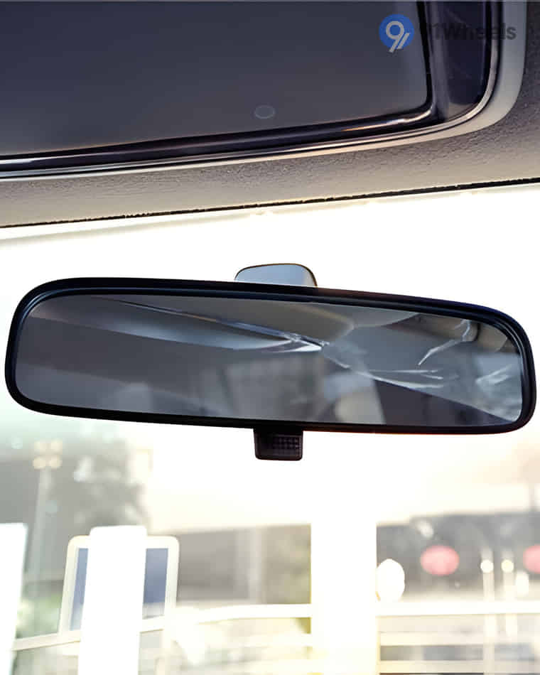 Dashboard & Front Cabin - 8