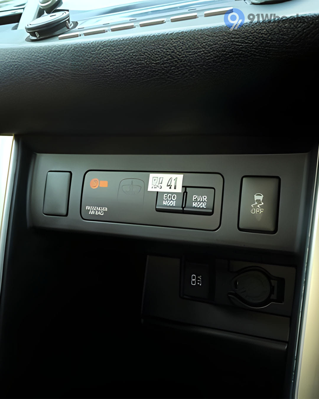 Dashboard & Front Cabin - 10 Dashboard & Front Cabin - 10