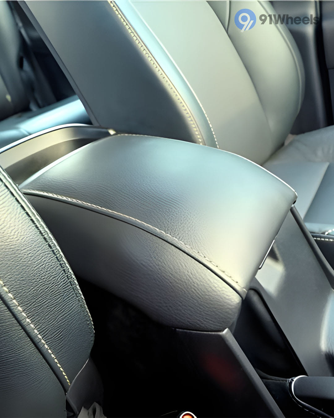 Dashboard & Front Cabin - 5 Dashboard & Front Cabin - 5