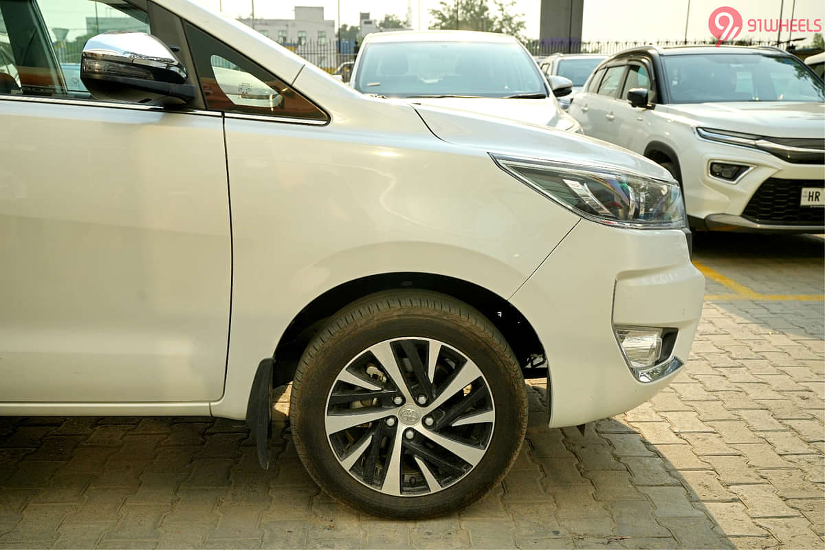 Toyota Innova Crysta Front Fender