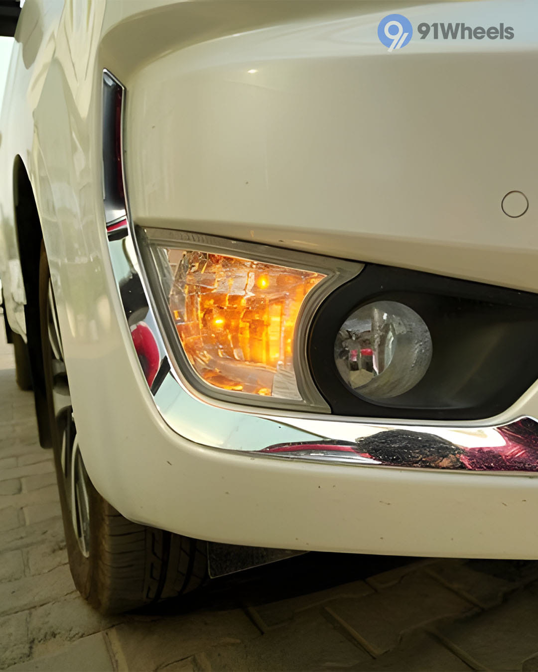 Headlights & Tail-lights - 3 Headlights & Tail-lights - 3