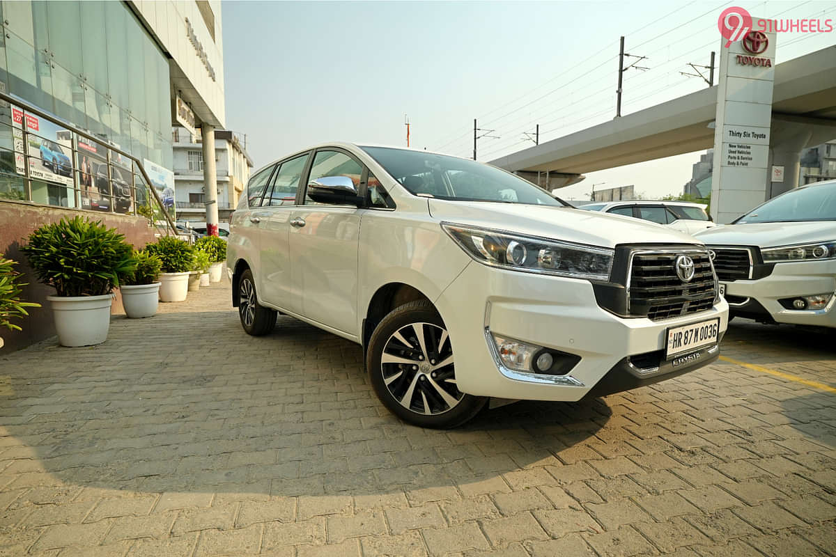 Toyota Innova Hycross Left Front Three Quarter