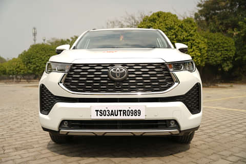 Toyota Innova Hycross ZX(O) Front View