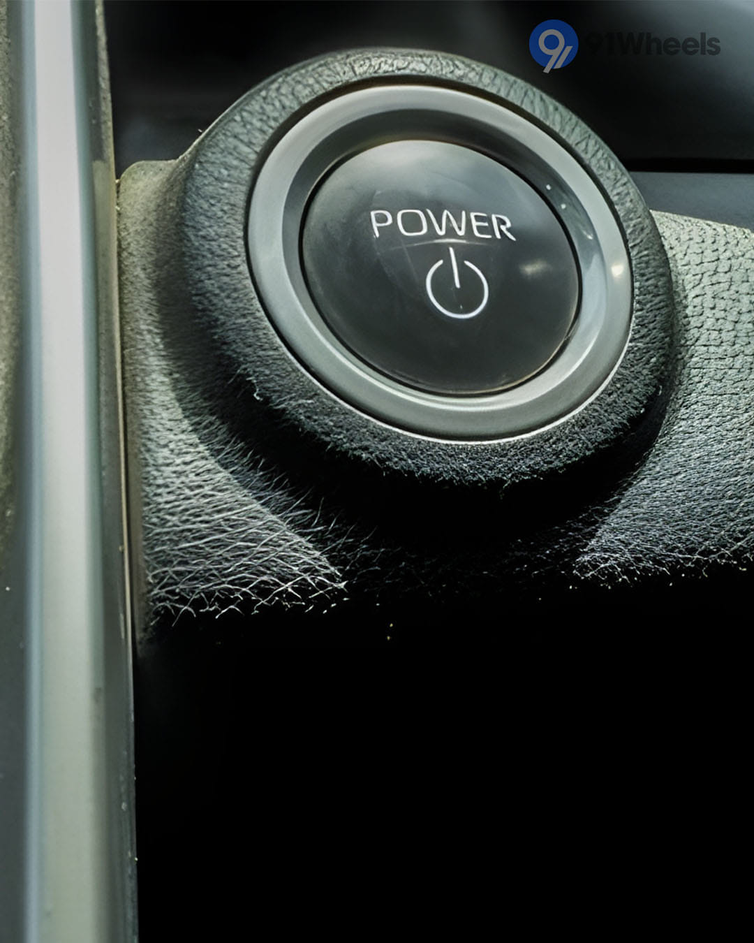 Dashboard & Front Cabin - 4