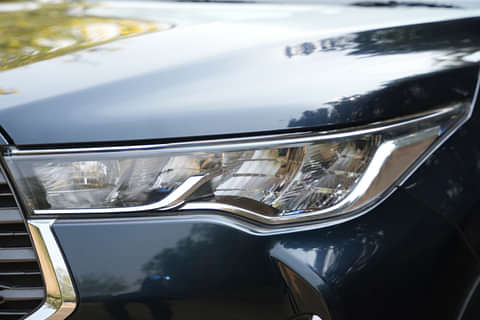 Toyota Innova Hycross G 7S Headlight