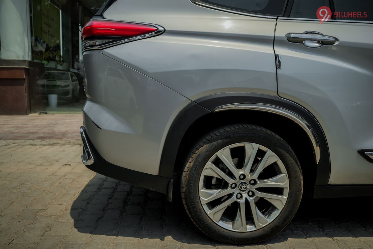 Hycross Rear View Toyota Innova Hycross Images - Innova Hycross Interior & Exterior [119 ...