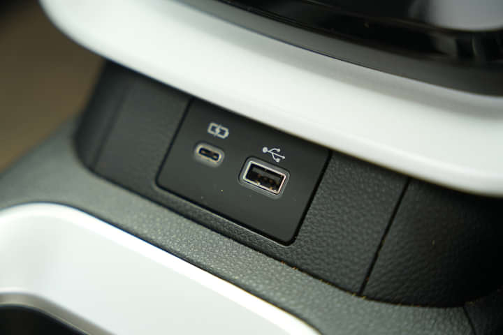Toyota Innova Hycross USB Port/Power Socket/Wireless Charging