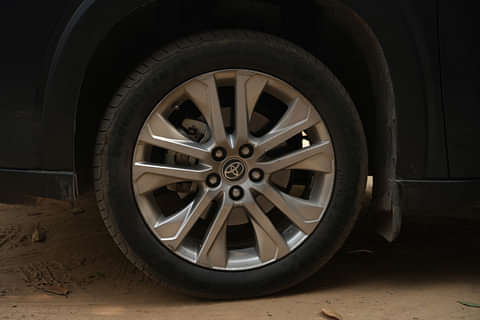Toyota Innova Hycross Wheel