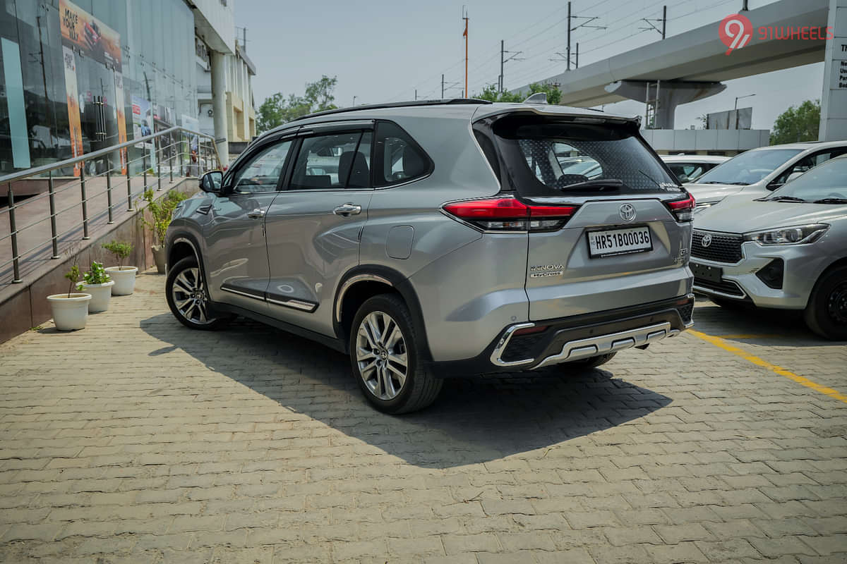 Toyota Innova Hycross Left Rear Three Quarter