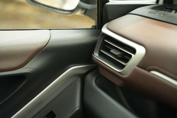 Toyota Innova Hycross Front Centre Air Vents