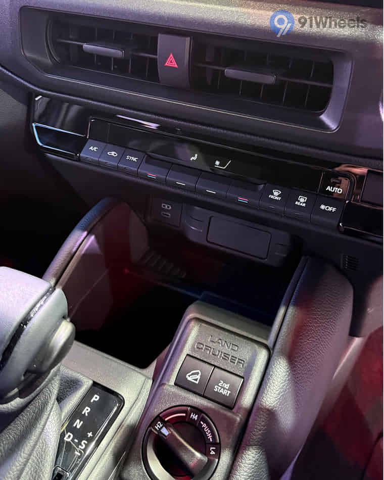 Dashboard & Front Cabin - 3