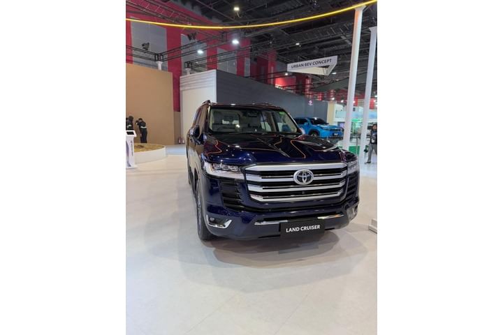 Toyota Land Cruiser 300 Front Windshield/Windscreen