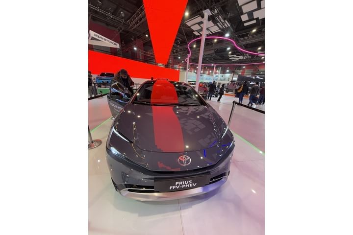 Toyota Prius PHEV Bonnet/Hood release