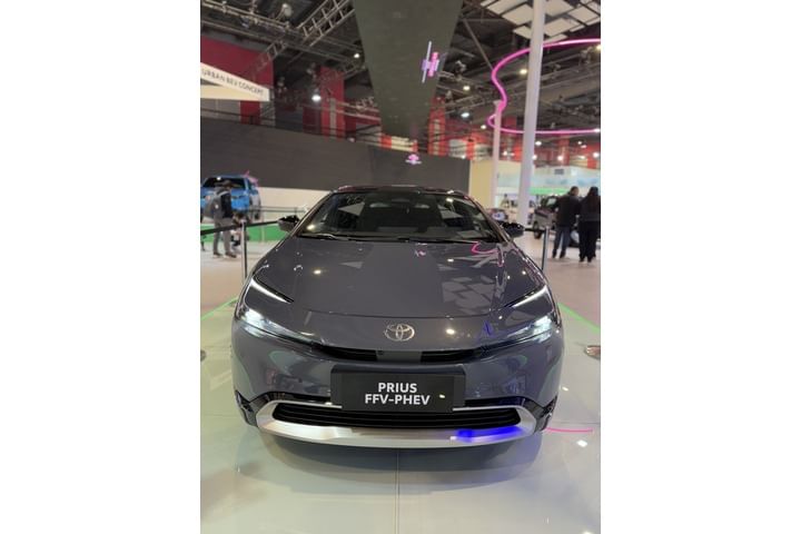 Toyota Prius PHEV Front Windshield/Windscreen
