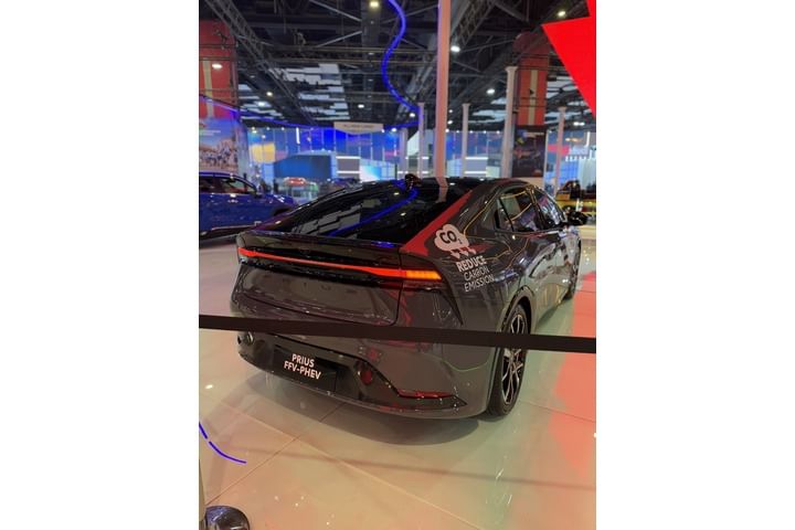 Toyota Prius PHEV Rear Windshield/Windscreen