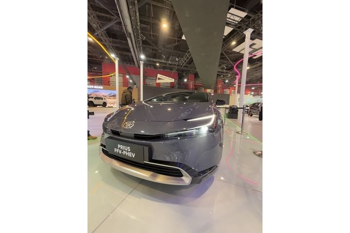 Toyota Prius PHEV Grille