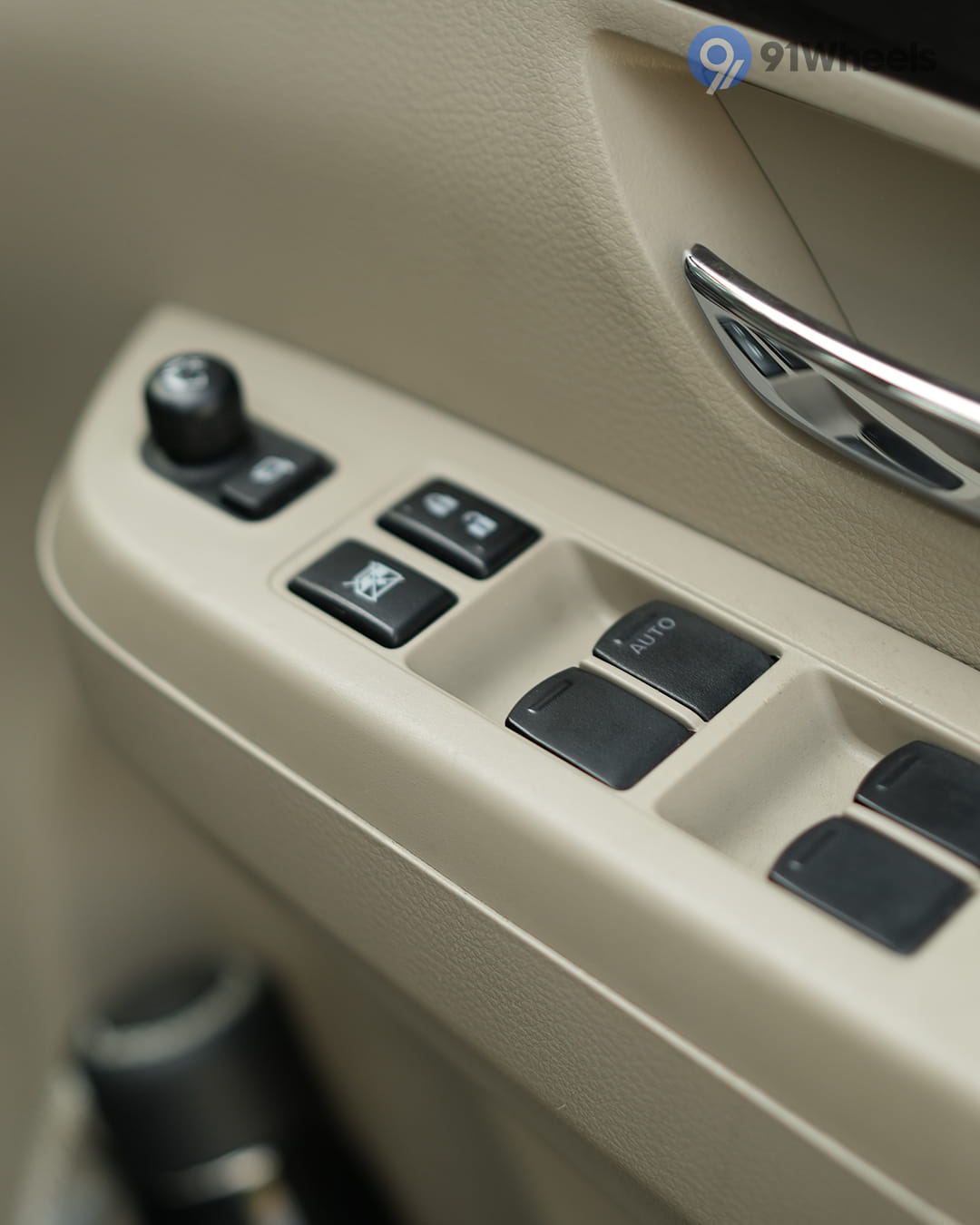 Toyota Rumion Outer Rear View Mirror (ORVM) Controls