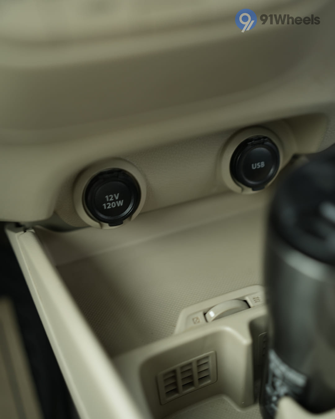 Toyota Rumion Power Socket / USB / Wireless Charging