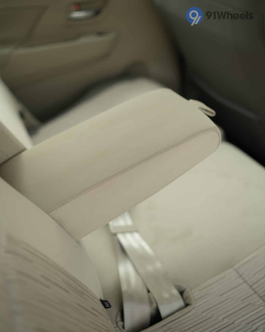 Rear Centre Arm Rest