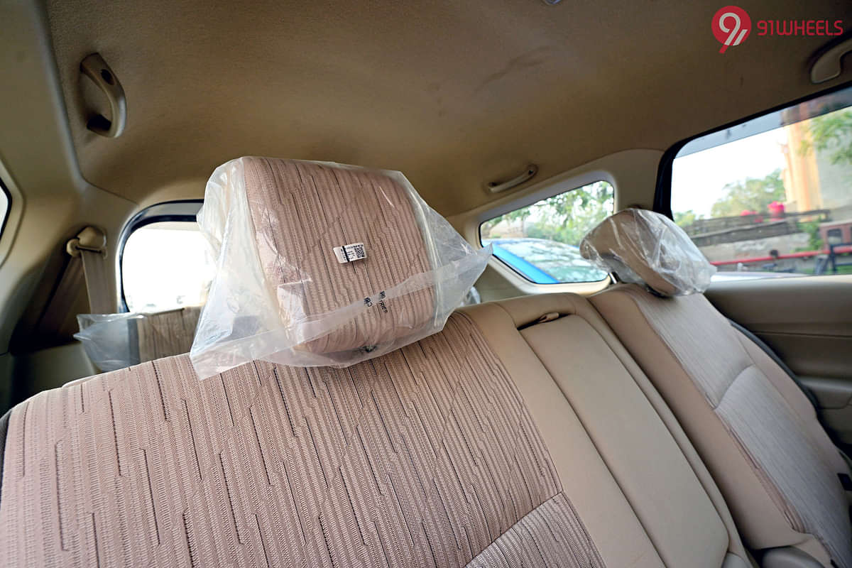 Toyota Rumion Rear Headrests