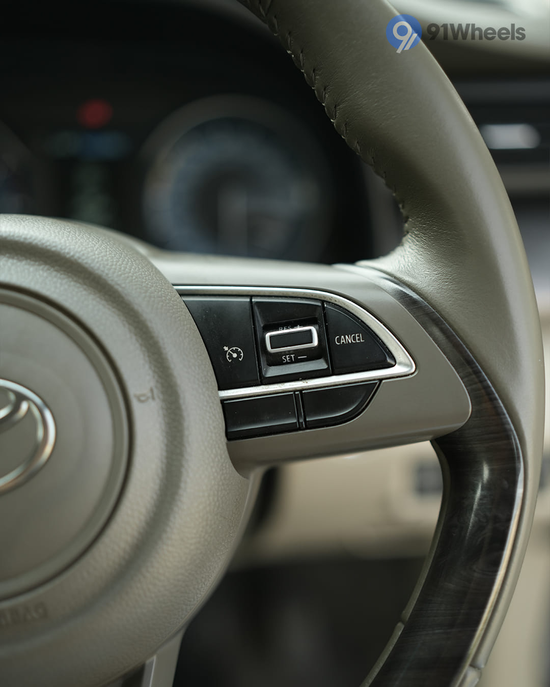 Toyota Rumion Right Steering Mounted Controls