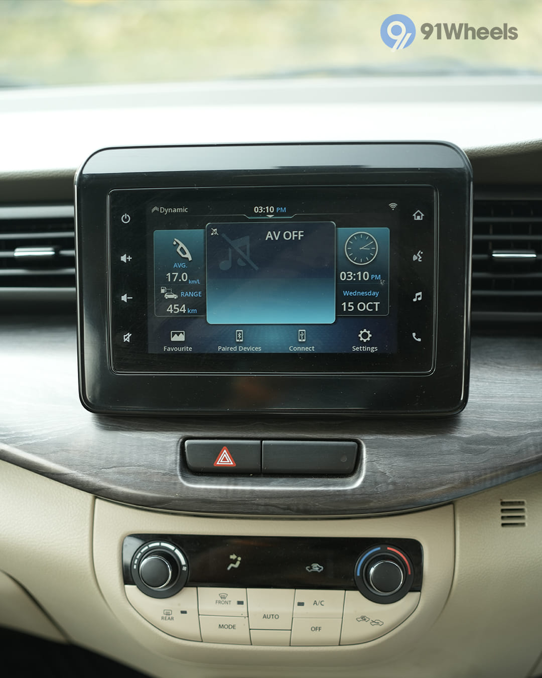 Dashboard & Front Cabin - 8