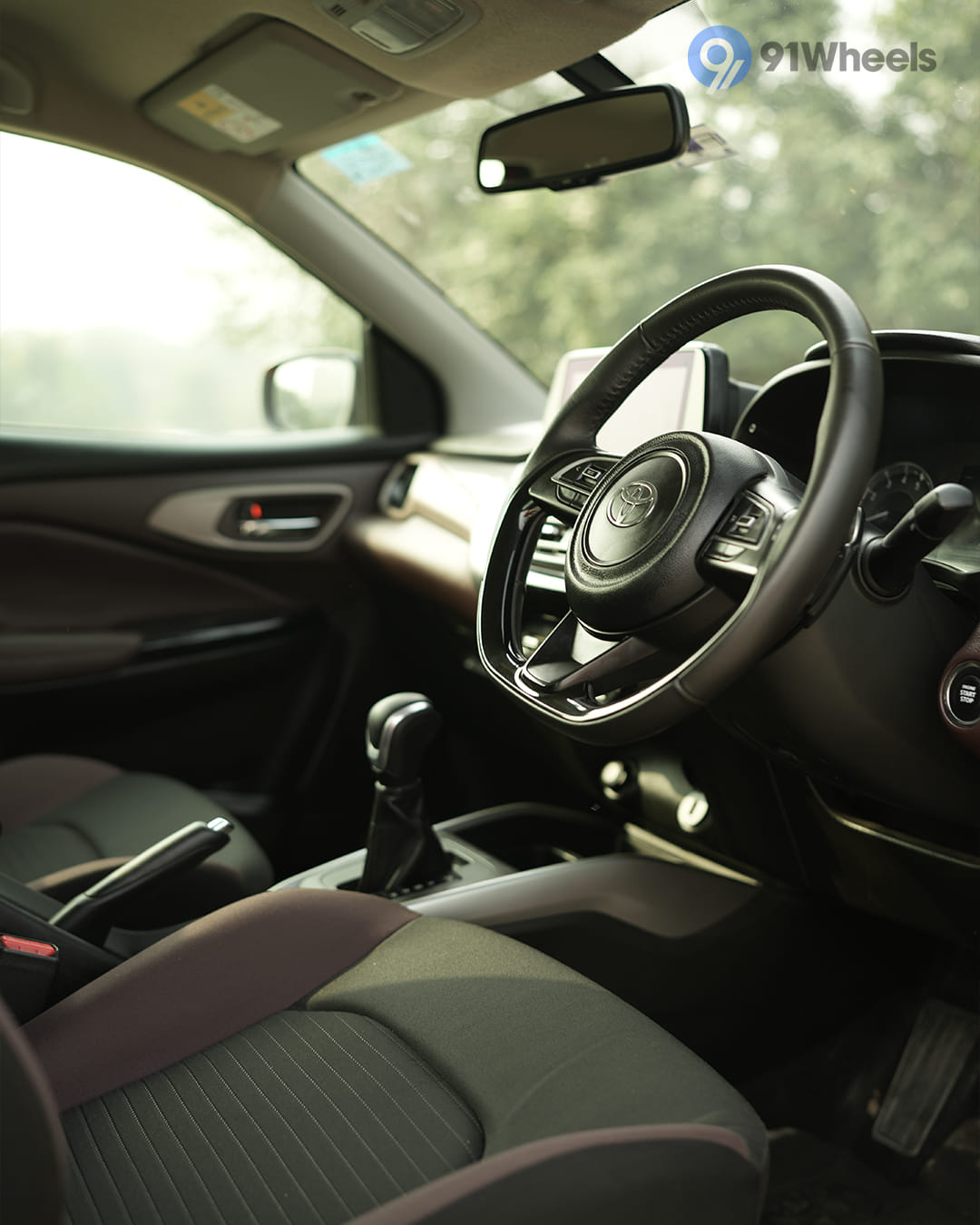 Dashboard & Front Cabin - 13