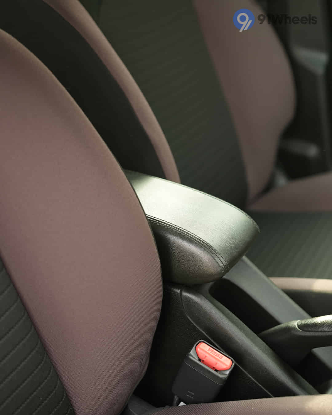 Front Centre Arm Rest