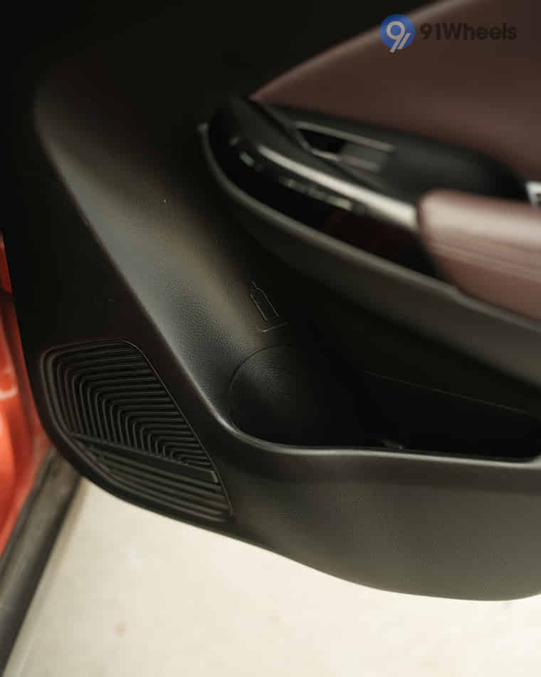 Infotainment & Charging - 3