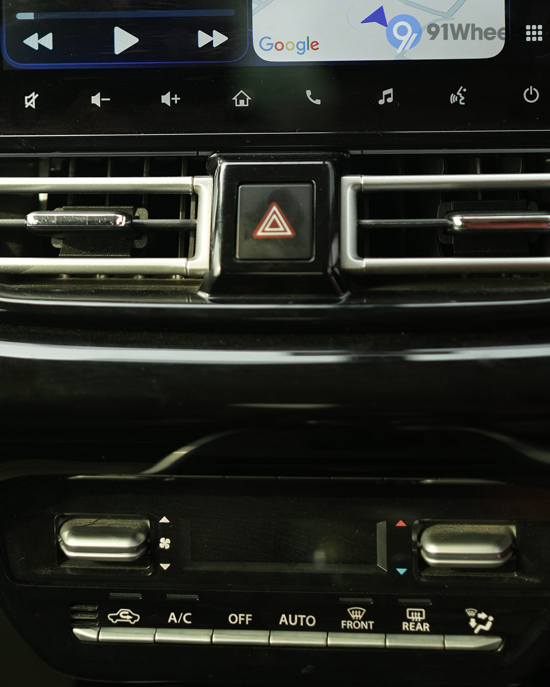 Dashboard & Front Cabin - 8